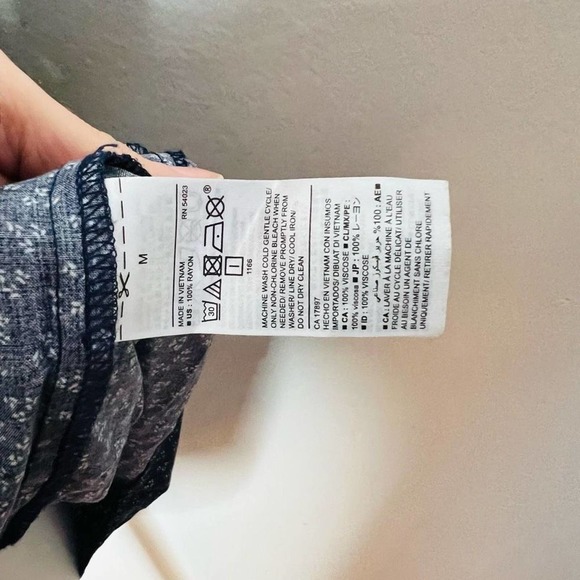 Old Navy Shift Dress MEDIUM Navy Blue Woven Floral Printed 3/4 Sleeve Sheath - Picture 5 of 6